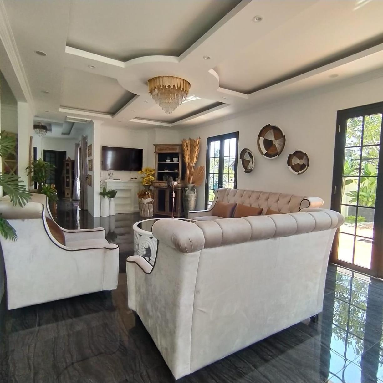 Villa Kota Bunga Malini 7 Cinengangirang Экстерьер фото