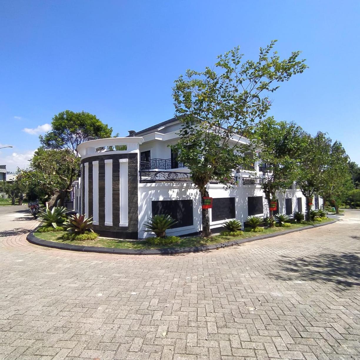 Villa Kota Bunga Malini 7 Cinengangirang Экстерьер фото